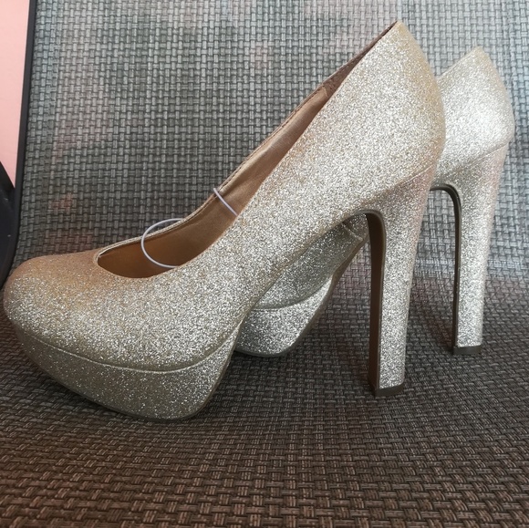 Shoes - Picture 5 of 5